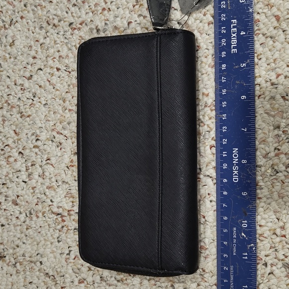 Guess Wallet New with Tags - Picture 3 of 4